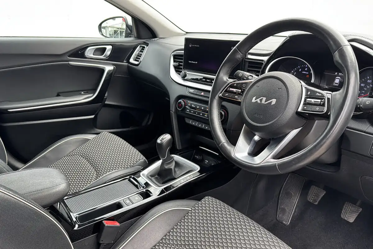 2022-kia-xceed-15-t-gdi-3-big-8