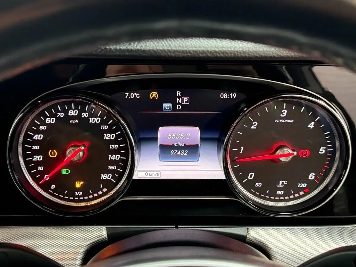 2016-mercedes-benz-e-class-20d-e220d-amg-line-ss-saloon-4d-big-37