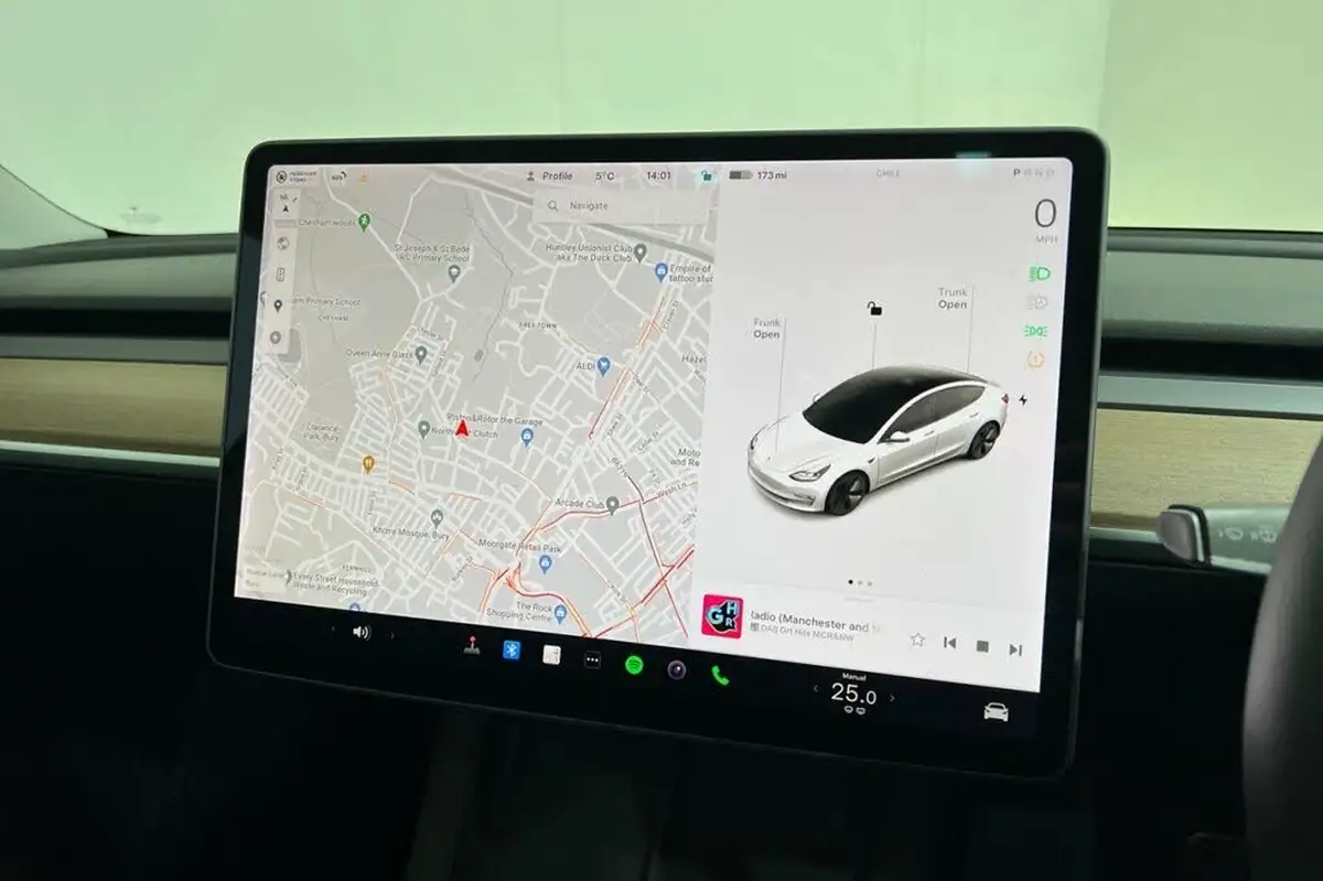 2020-tesla-model-3-e-long-range-big-24