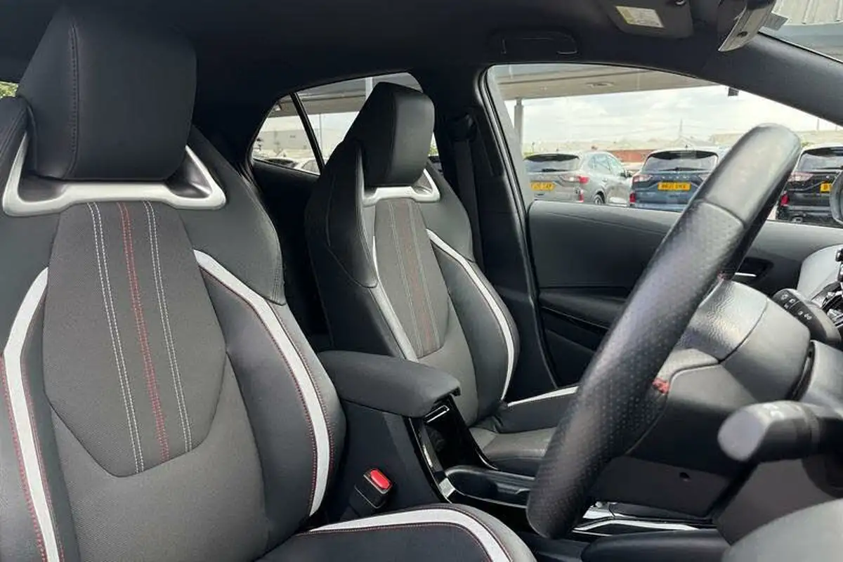 2021-toyota-corolla-18-vvt-i-gr-sport-trk-hatchback-big-16