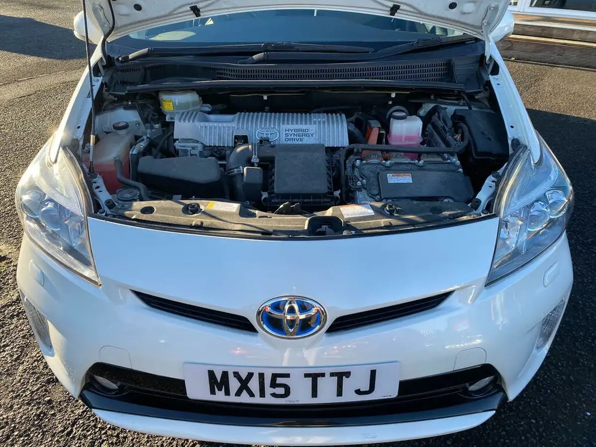 2015-toyota-prius-18-t-spirit-big-52