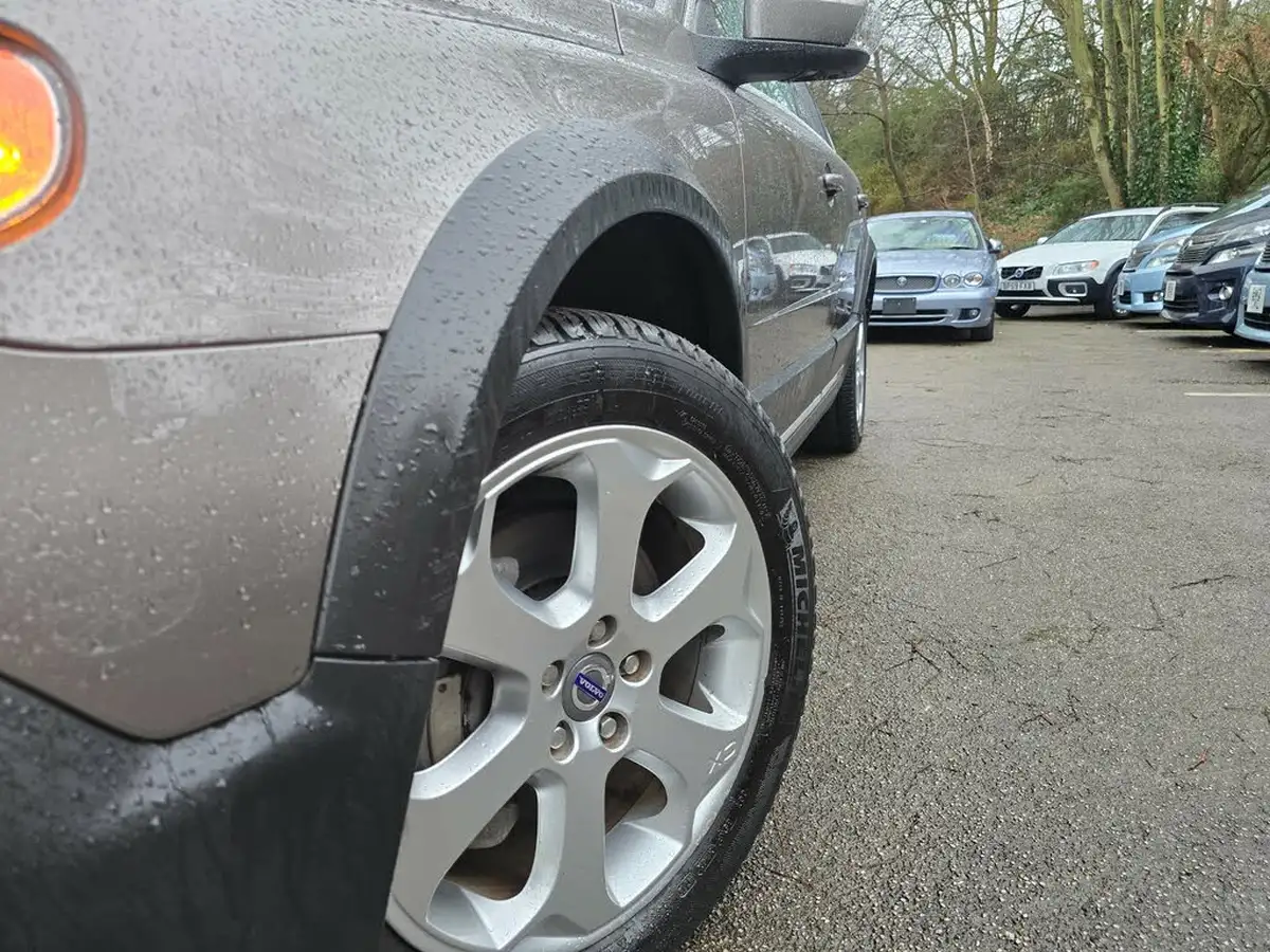 2011-volvo-xc70-30-t6-se-big-54