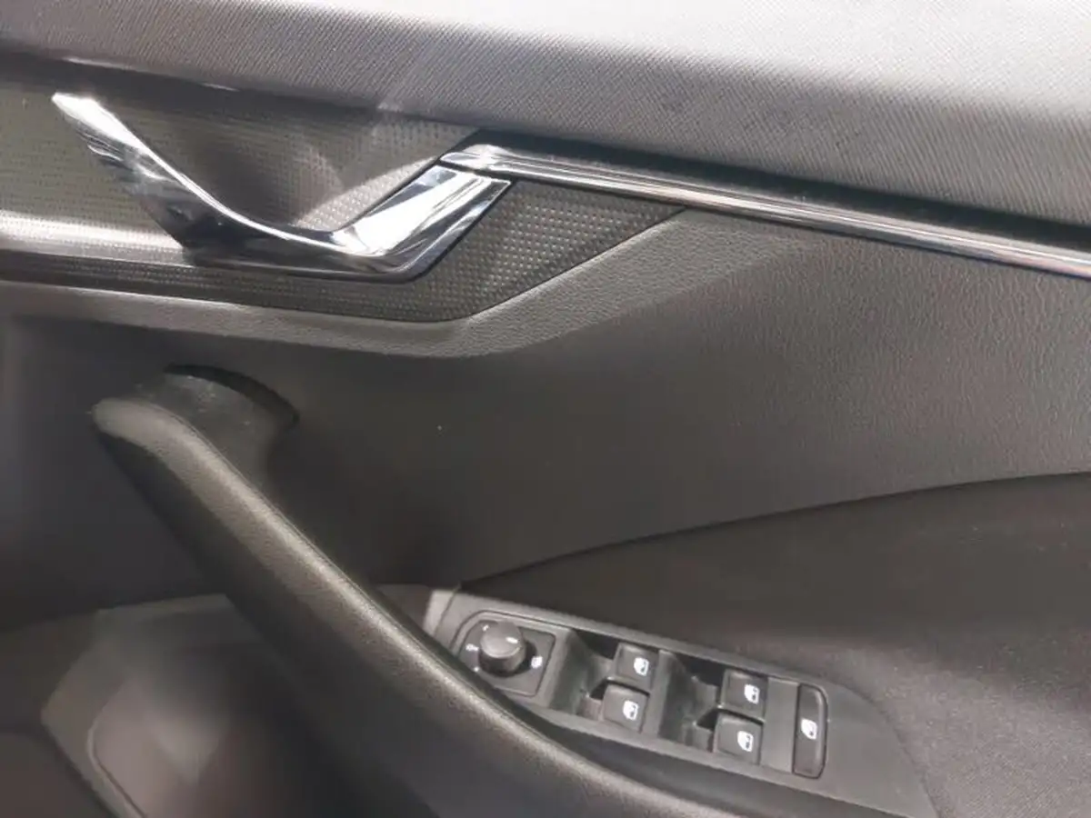 2022-skoda-kamiq-15-tsi-monte-carlo-dsg-big-18