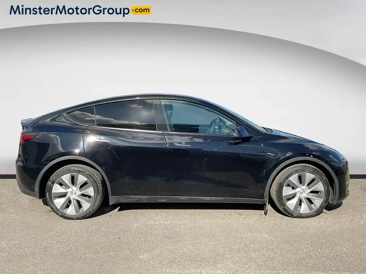 2022-tesla-model-y-e-long-range-big-1