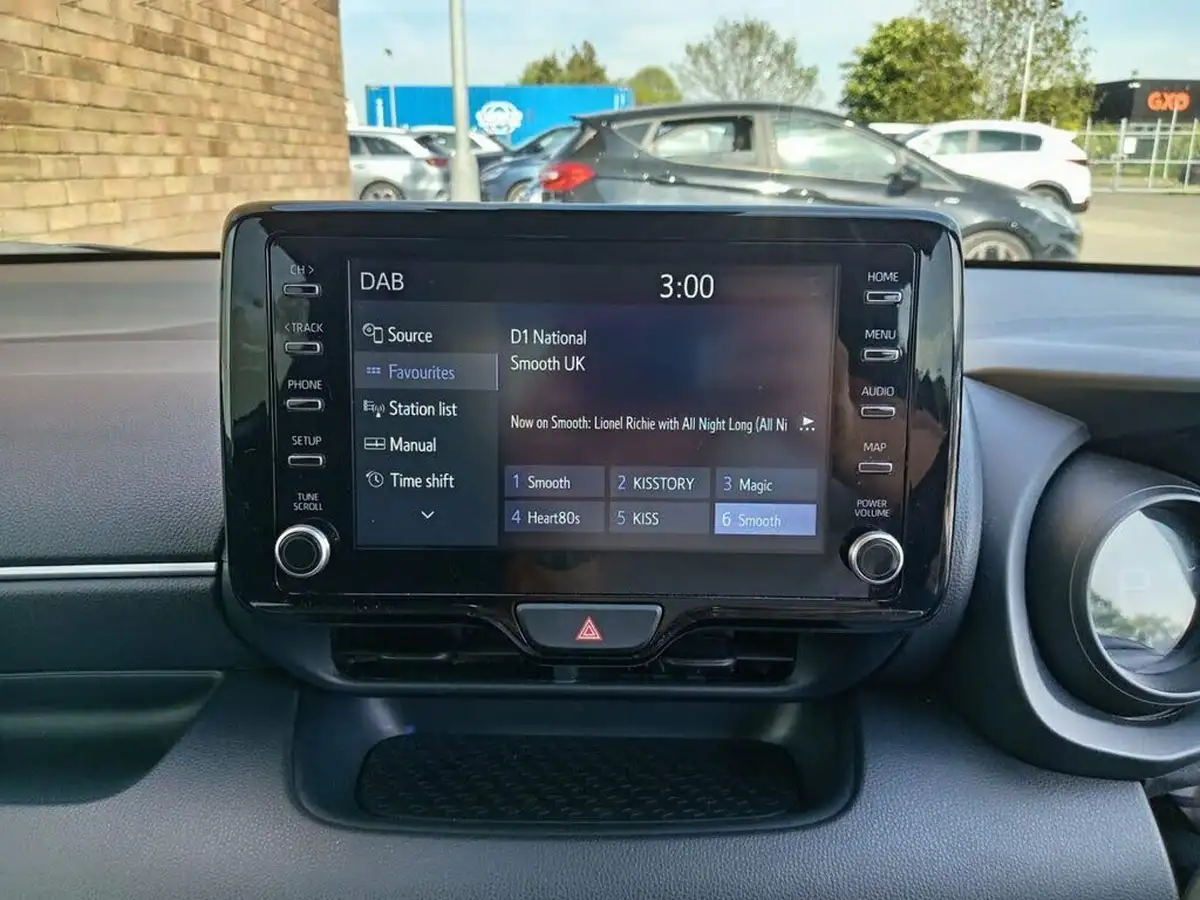 2022-toyota-yaris-15-vvt-i-design-big-6