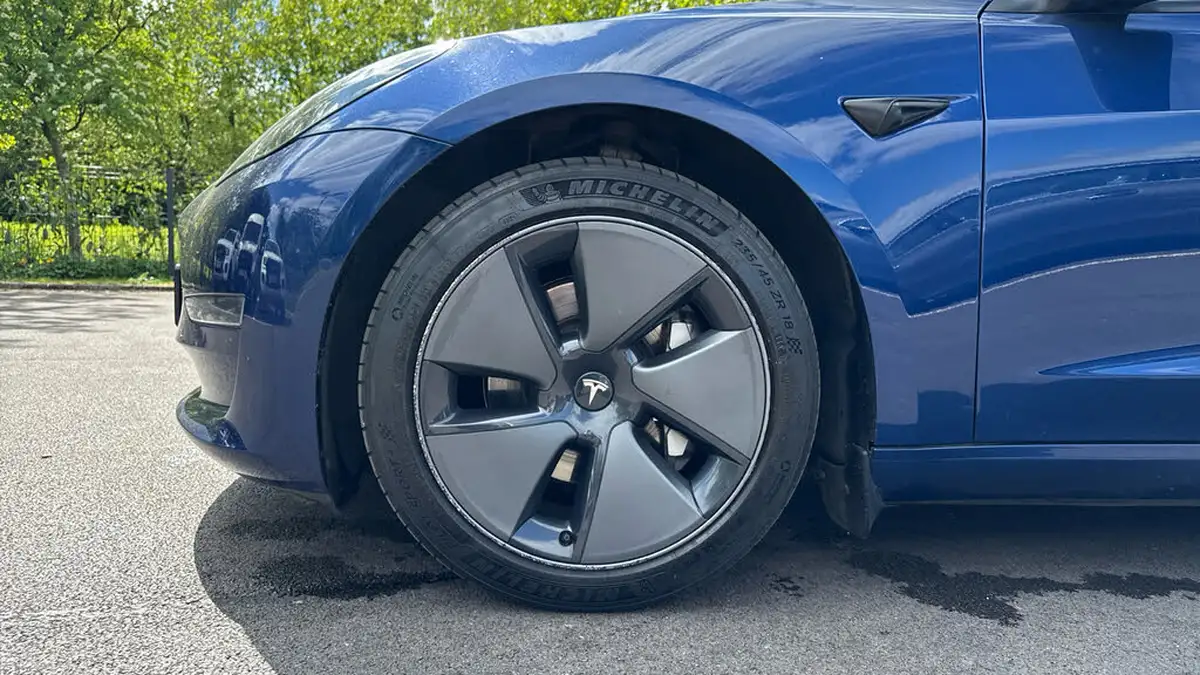 2021-tesla-model-3-e-long-range-awd-big-16