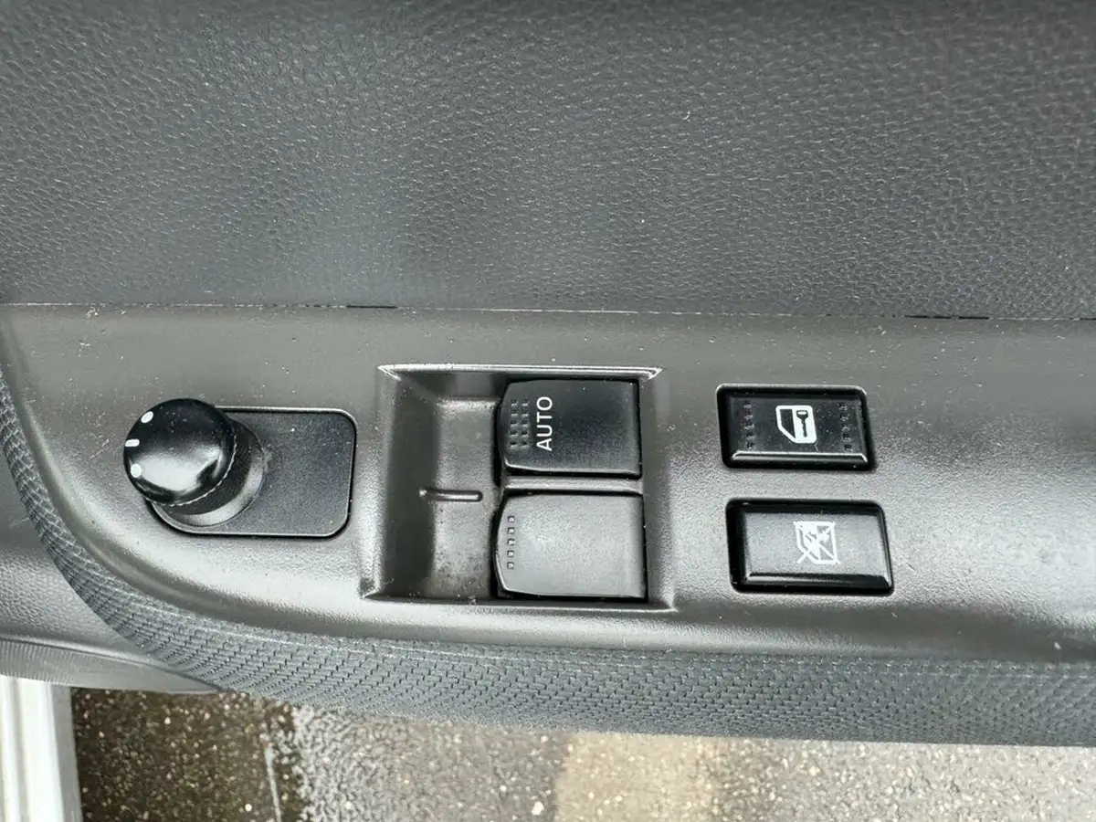 2007-suzuki-swift-15-glx-5d-big-37