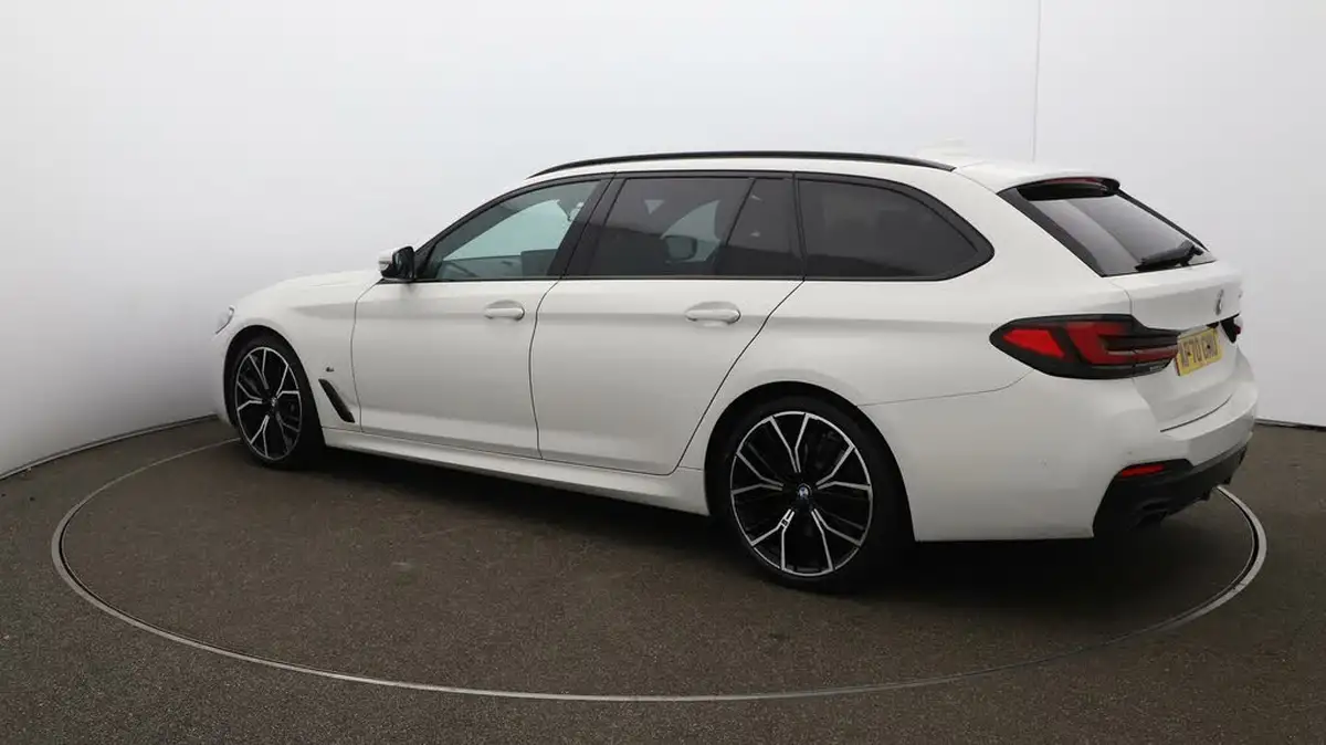 2020-bmw-5-series-big-27