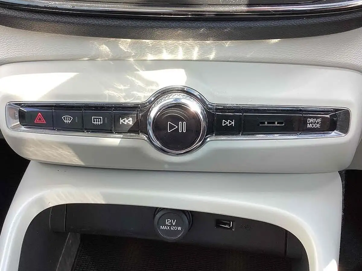 2019-volvo-xc40-20-t4-inscription-big-26