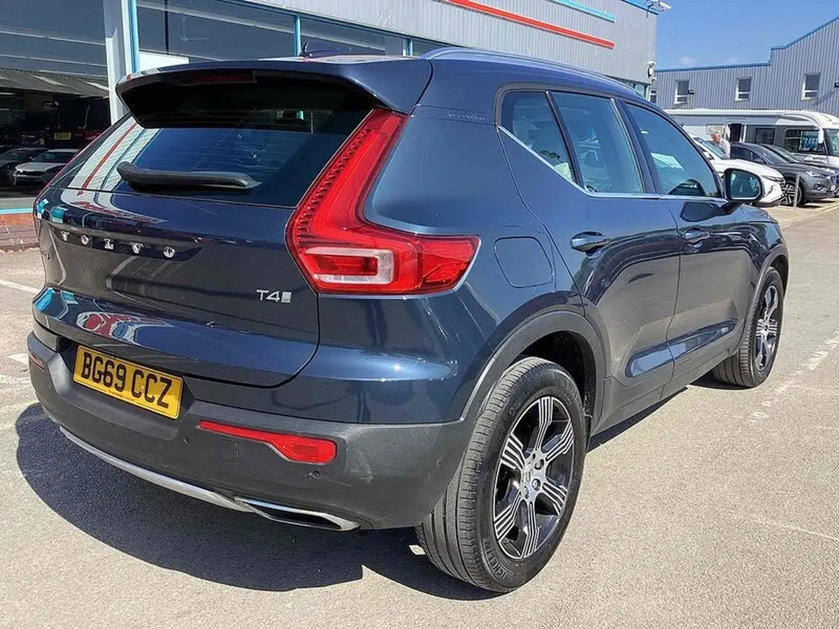 2019-volvo-xc40-20-t4-inscription-big-3