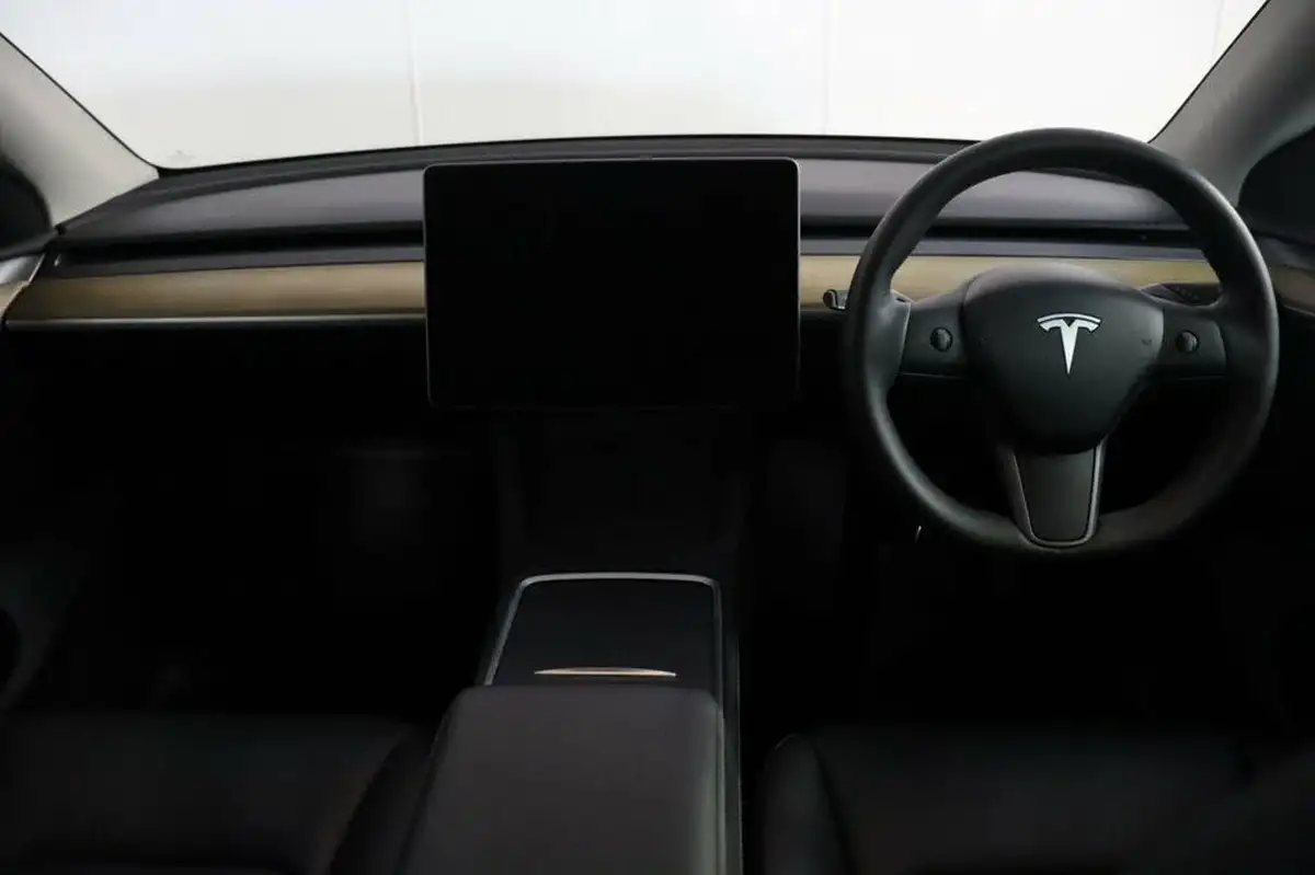 2022-tesla-model-y-e-long-range-big-27