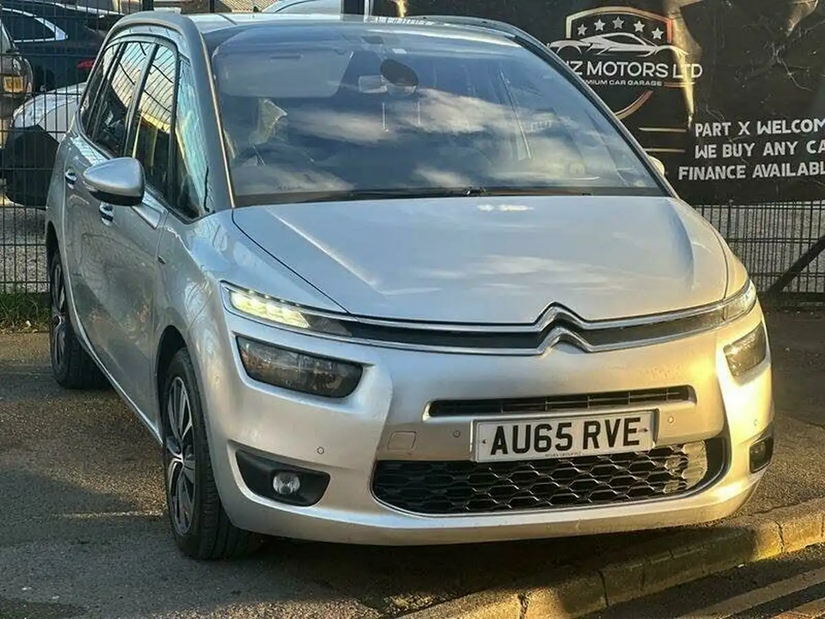 2016-citroen-grand-c4-picasso-16bluehdi-exclusive-eat6-big-10