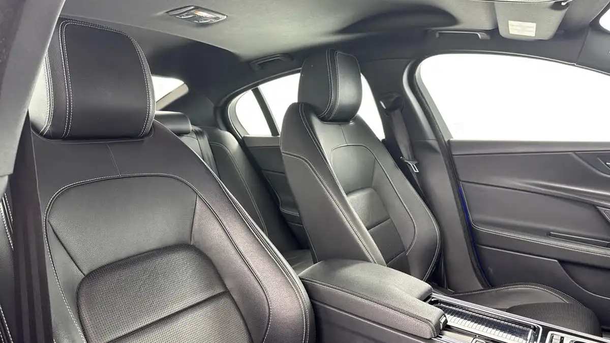 2019-jaguar-xe-20d-r-sport-180ps-auto-big-23