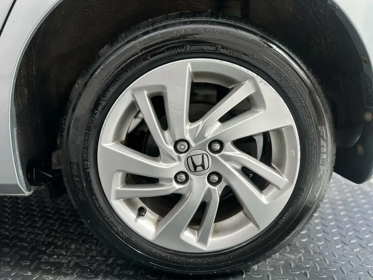 2015-honda-jazz-13-i-vtec-se-cvt-big-50