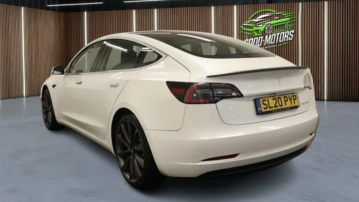 2020-tesla-model-3-e-performance-big-2