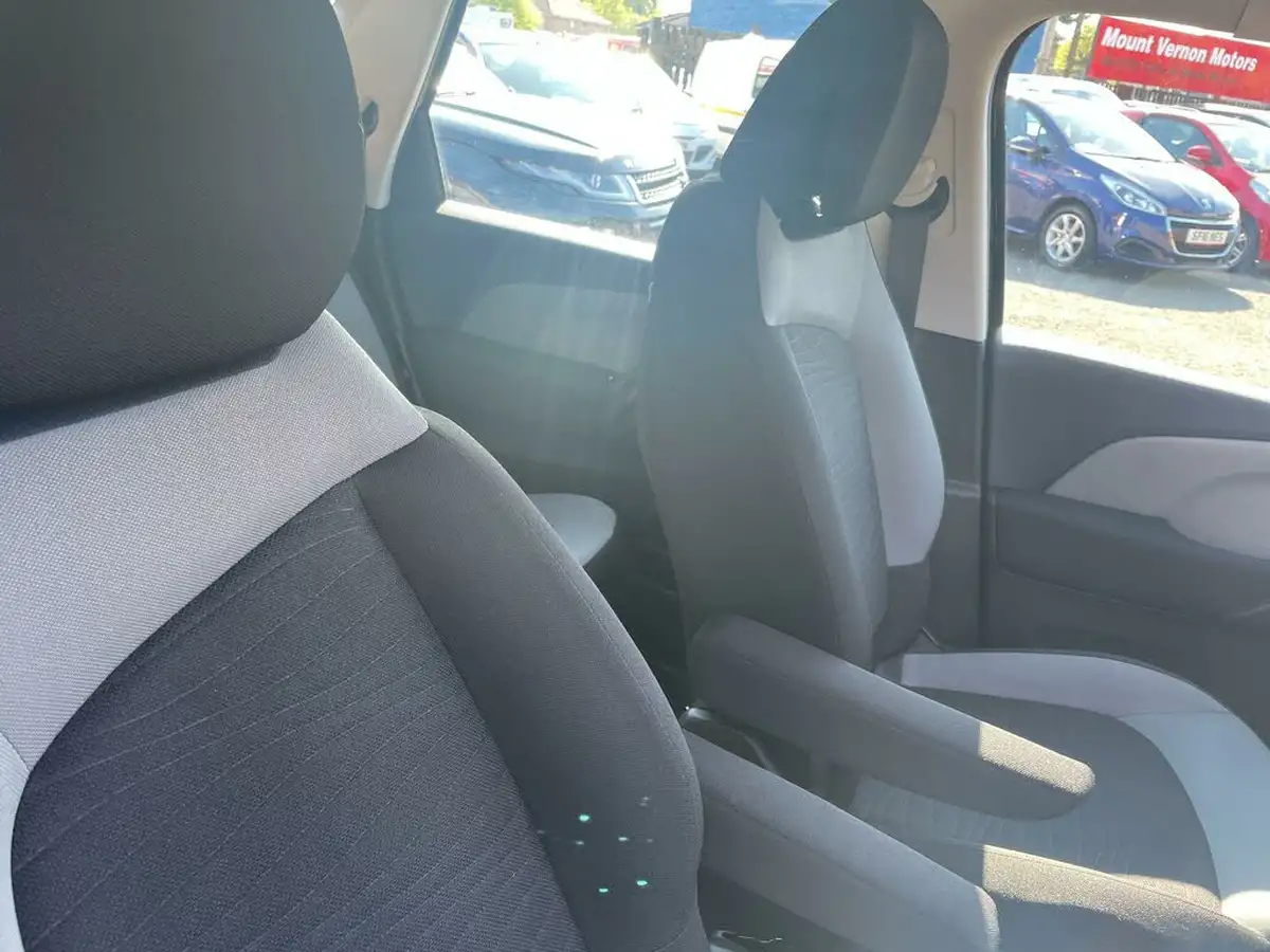2015-citroen-c4-picasso-16e-hdi-exclusive-big-11