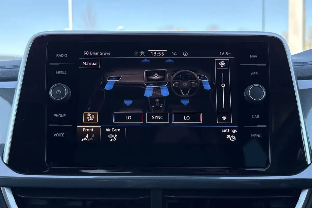 2022-volkswagen-t-roc-10-tsi-style-hatchback-5d-big-38