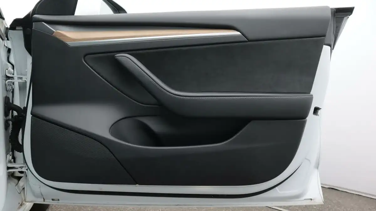 2021-tesla-model-3-e-long-range-awd-big-15