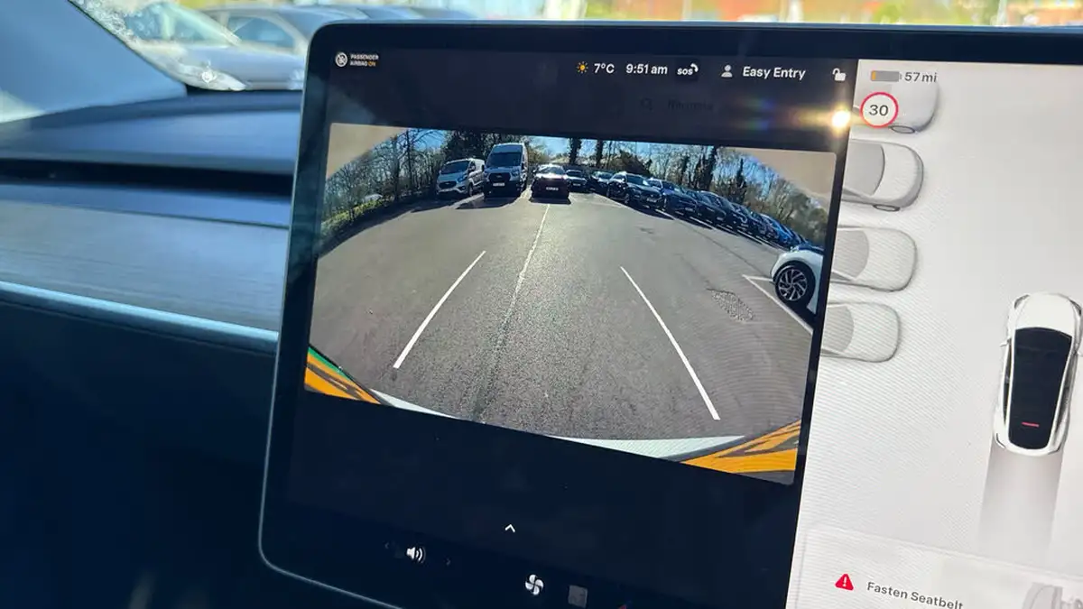 2022-tesla-model-y-e-long-range-big-24