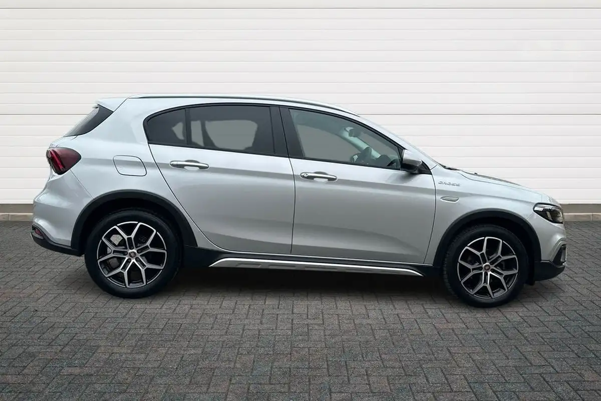 2022-fiat-tipo-10-cross-big-14