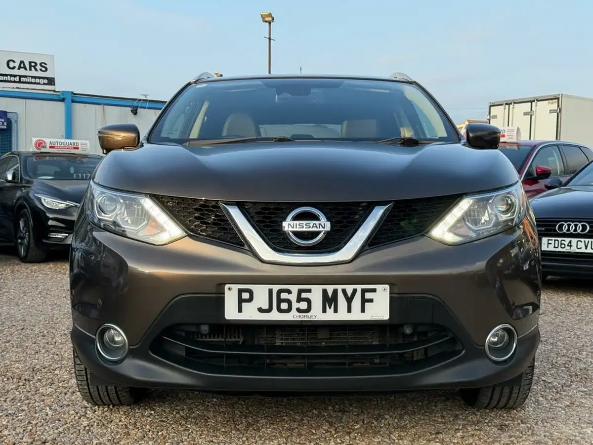 2015-nissan-qashqai-16-tekna-big-2