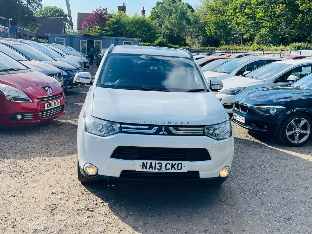 2013-mitsubishi-outlander-22di-d-gx4-big-15