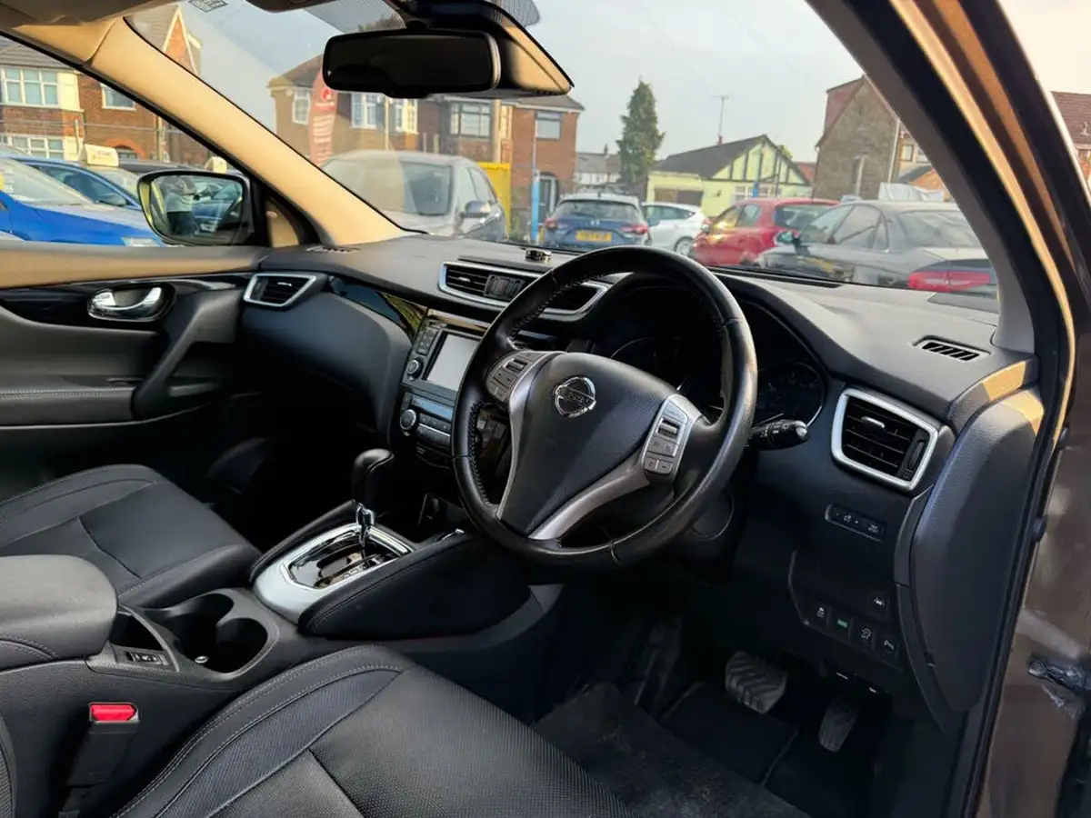 2015-nissan-qashqai-16-tekna-big-26