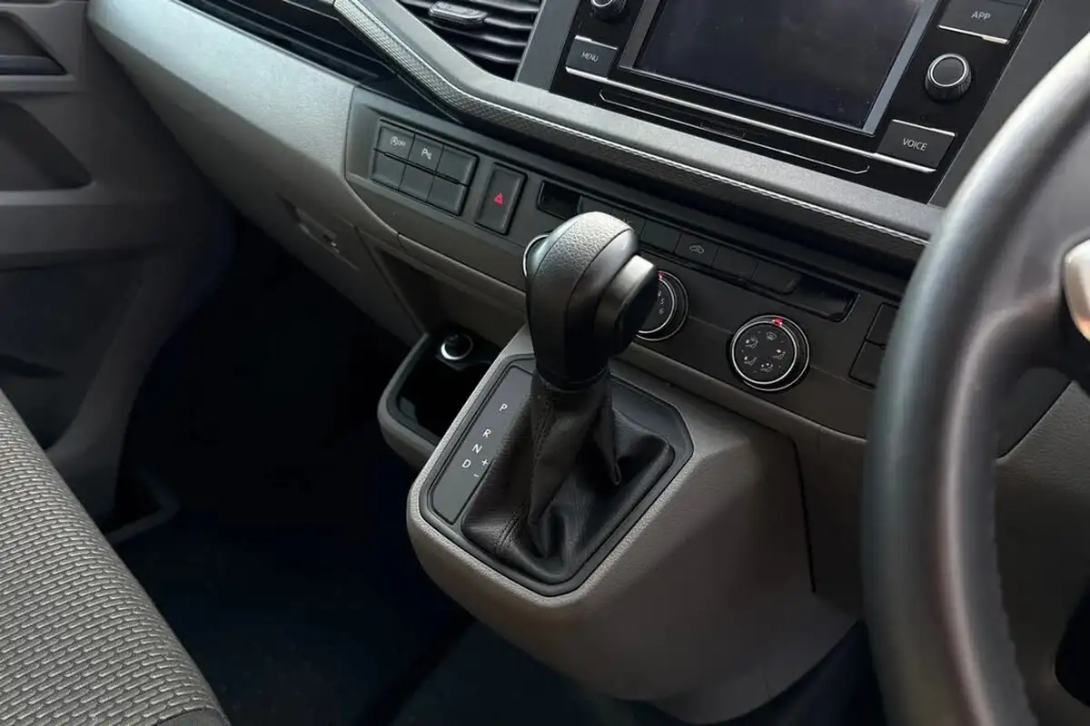 2024-volkswagen-transporter-big-19