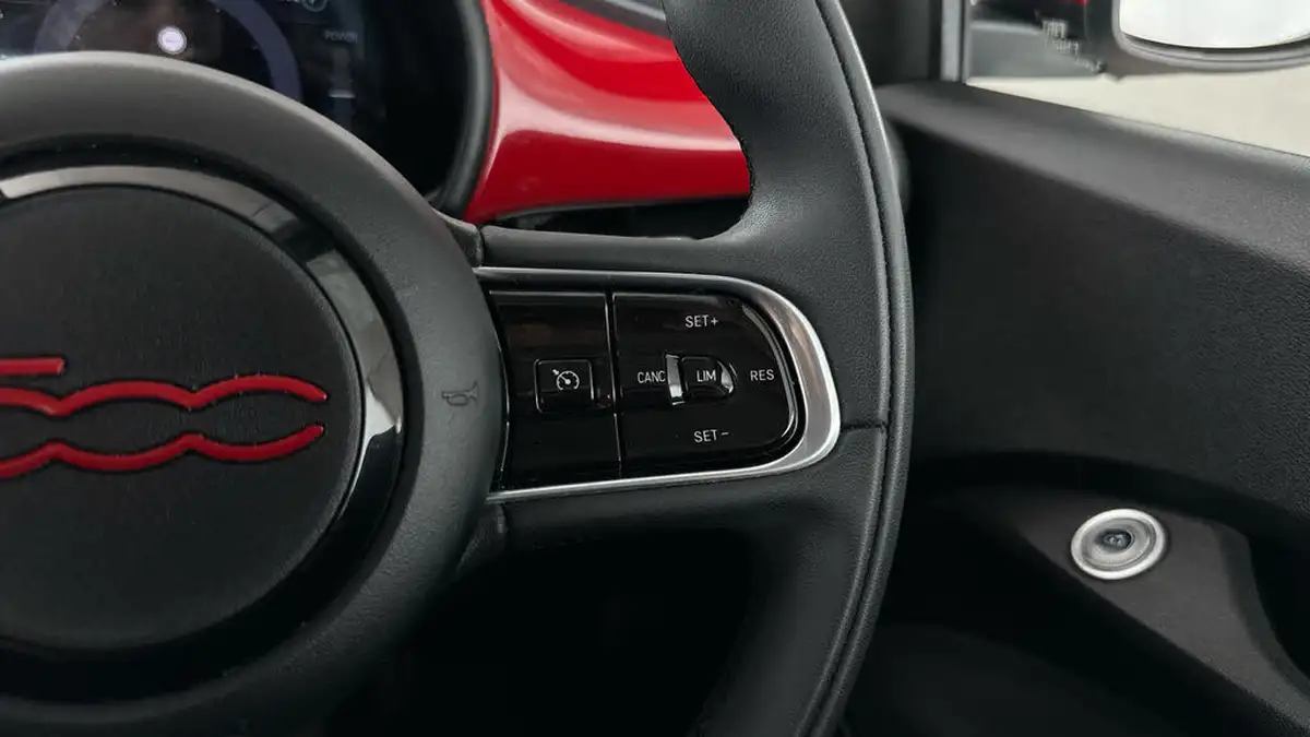 2022-fiat-500-e-red-117bhp-big-23