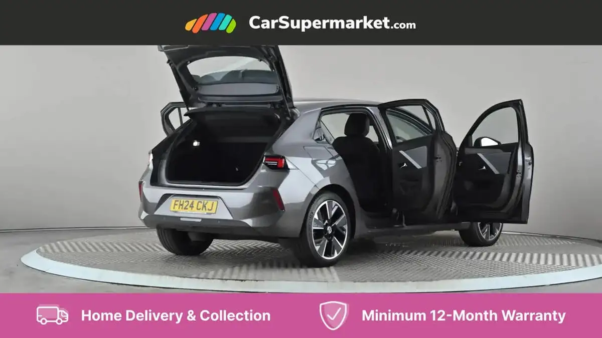 2024-vauxhall-astra-e-design-hatchback-big-11