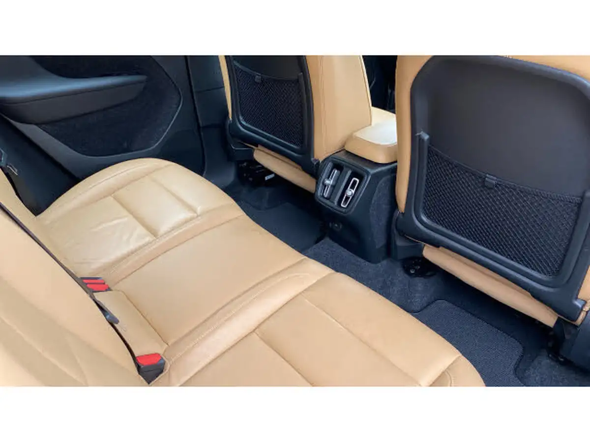 2020-volvo-xc40-20-b4-inscription-big-32