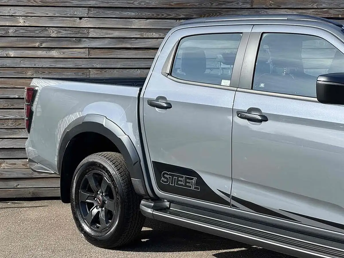 2025-isuzu-d-max-19td-v-cross-steel-edition-auto-big-5