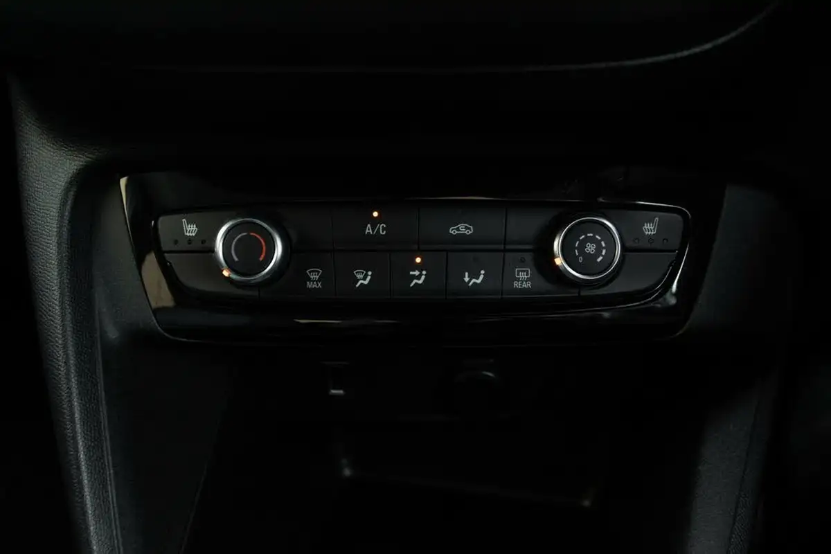 2021-vauxhall-corsa-12-turbo-griffin-edition-big-30