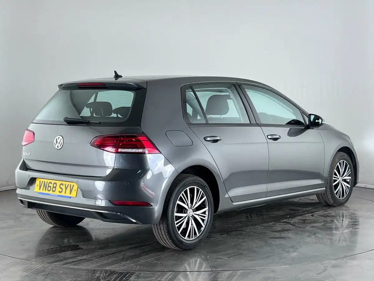 2018-volkswagen-golf-16tdi-se-nav-hatchback-5d-dsg-big-3