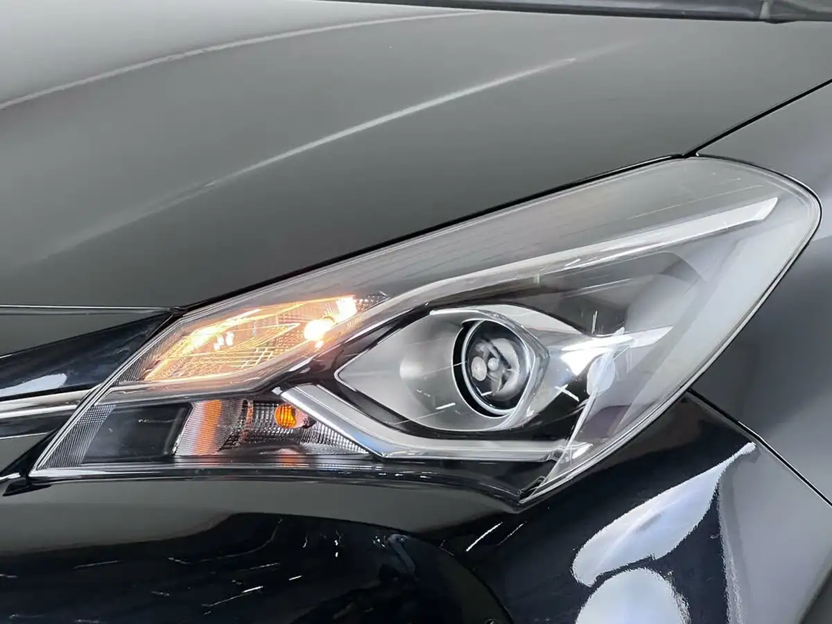 2019-toyota-yaris-15-vvt-i-y20-98bhp-hybrid-1497cc-e-cvt-big-6