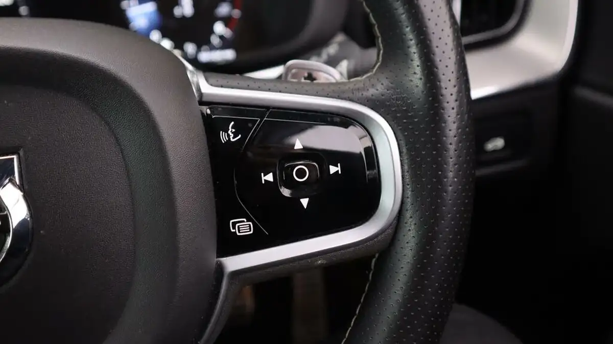 2019-volvo-xc60-20td-d4-r-design-4x4-ss-geartronic-big-23