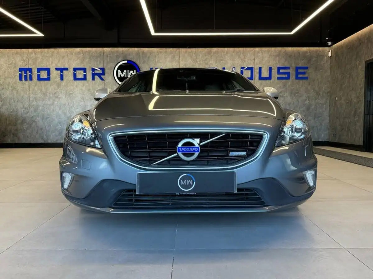 2014-volvo-v40-16td-d2-r-design-big-11