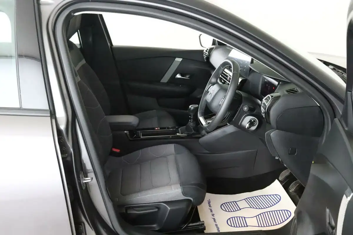 2023-citroen-c4-12-puretech-sense-big-15