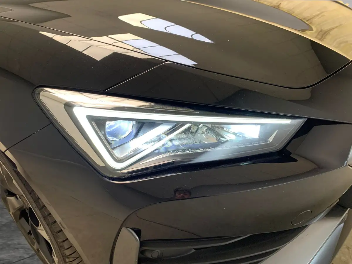 2023-cupra-leon-nf-15-etsi-v1-hatchback-big-4