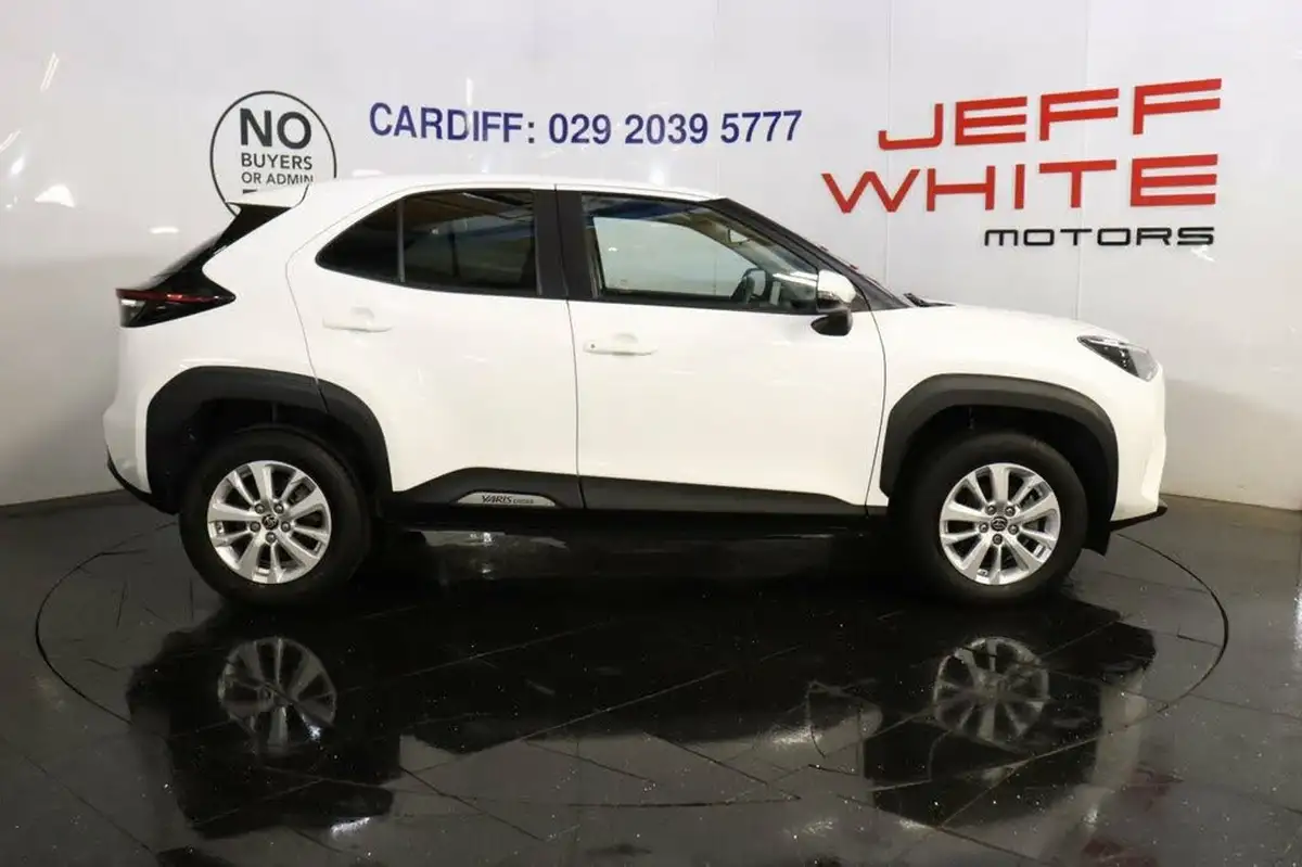 2022-toyota-yaris-cross-15-vvt-i-icon-big-5