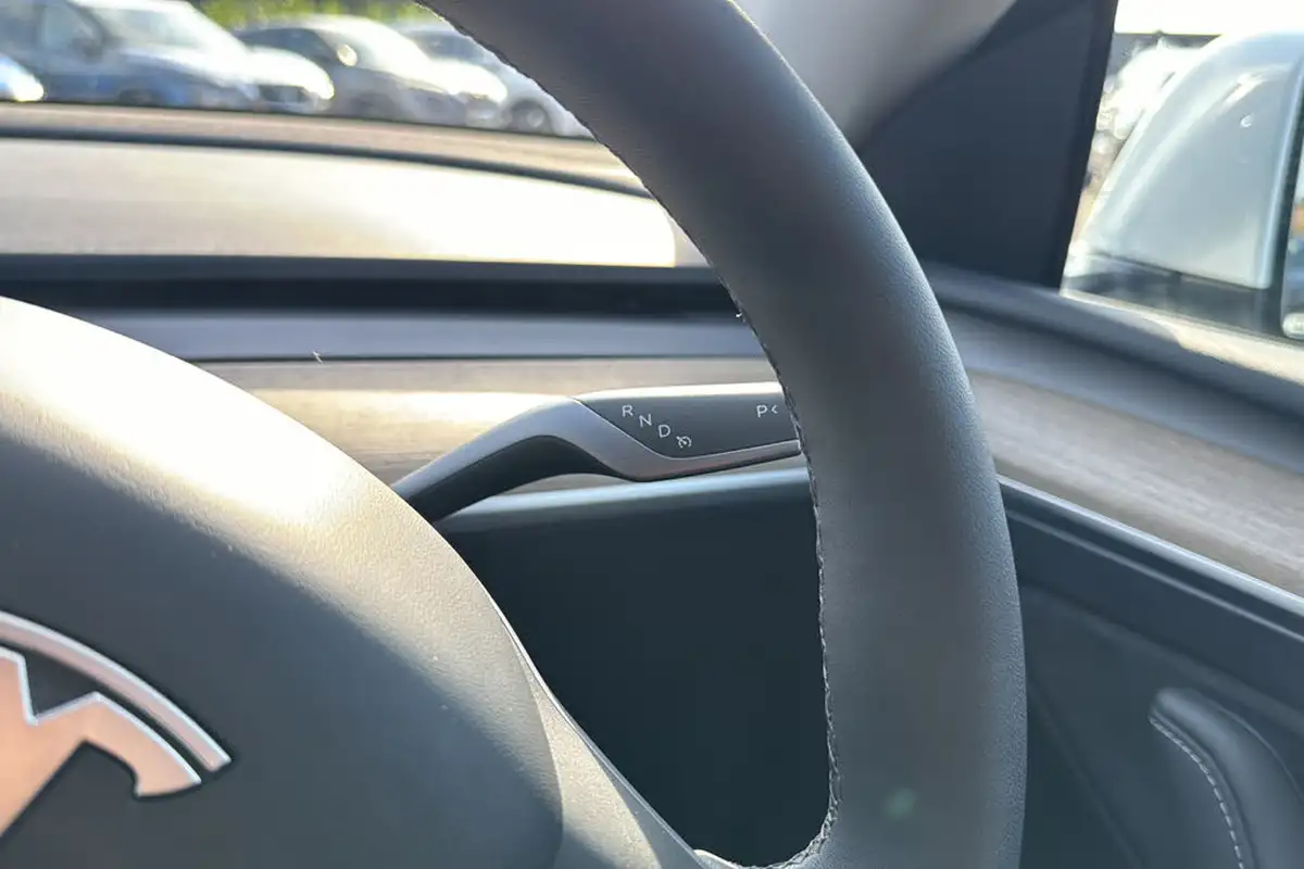 2022-tesla-model-y-e-long-range-big-21
