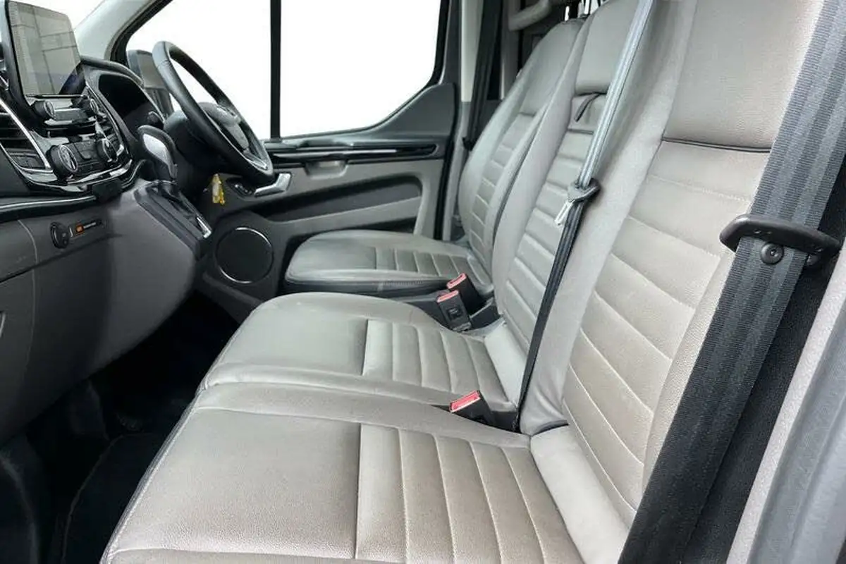 2023-ford-tourneo-custom-big-10