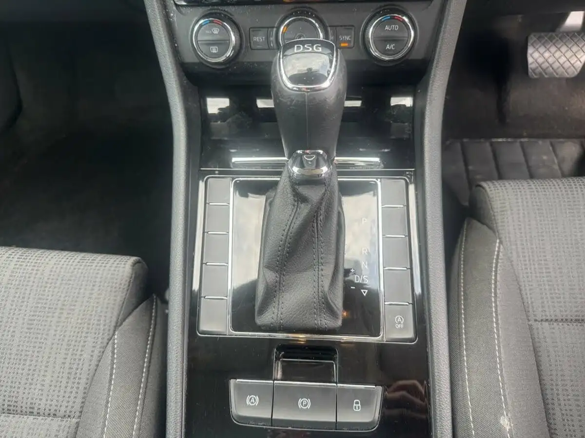 2018-skoda-superb-20tdi-scr-se-hatchback-dsg-big-9