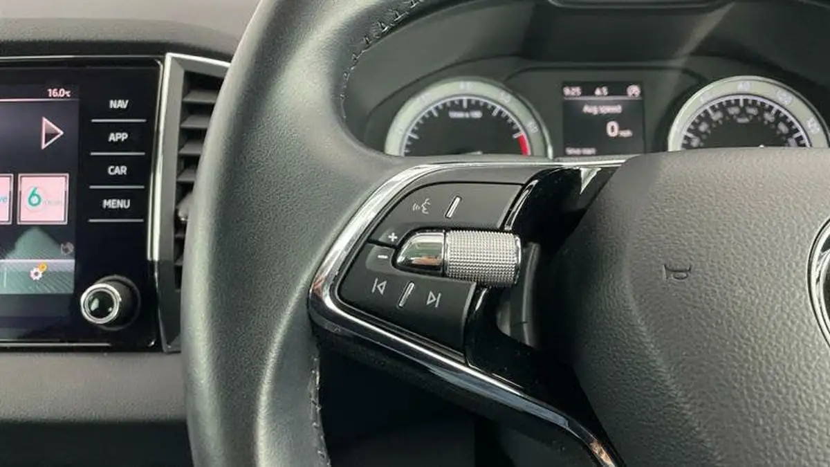 2021-skoda-karoq-15-tsi-se-l-big-23