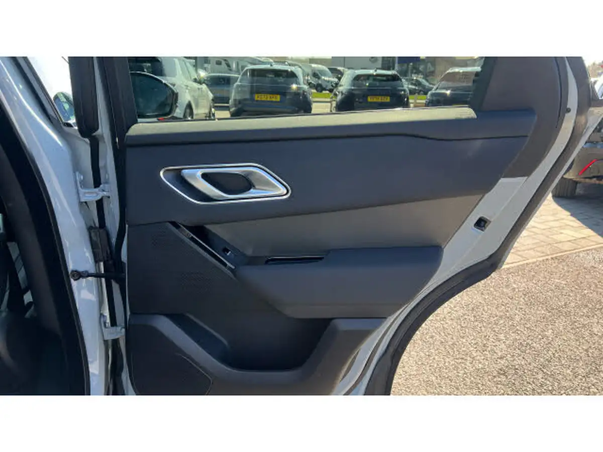 2024-land-rover-range-rover-velar-20-d200-dynamic-se-big-31
