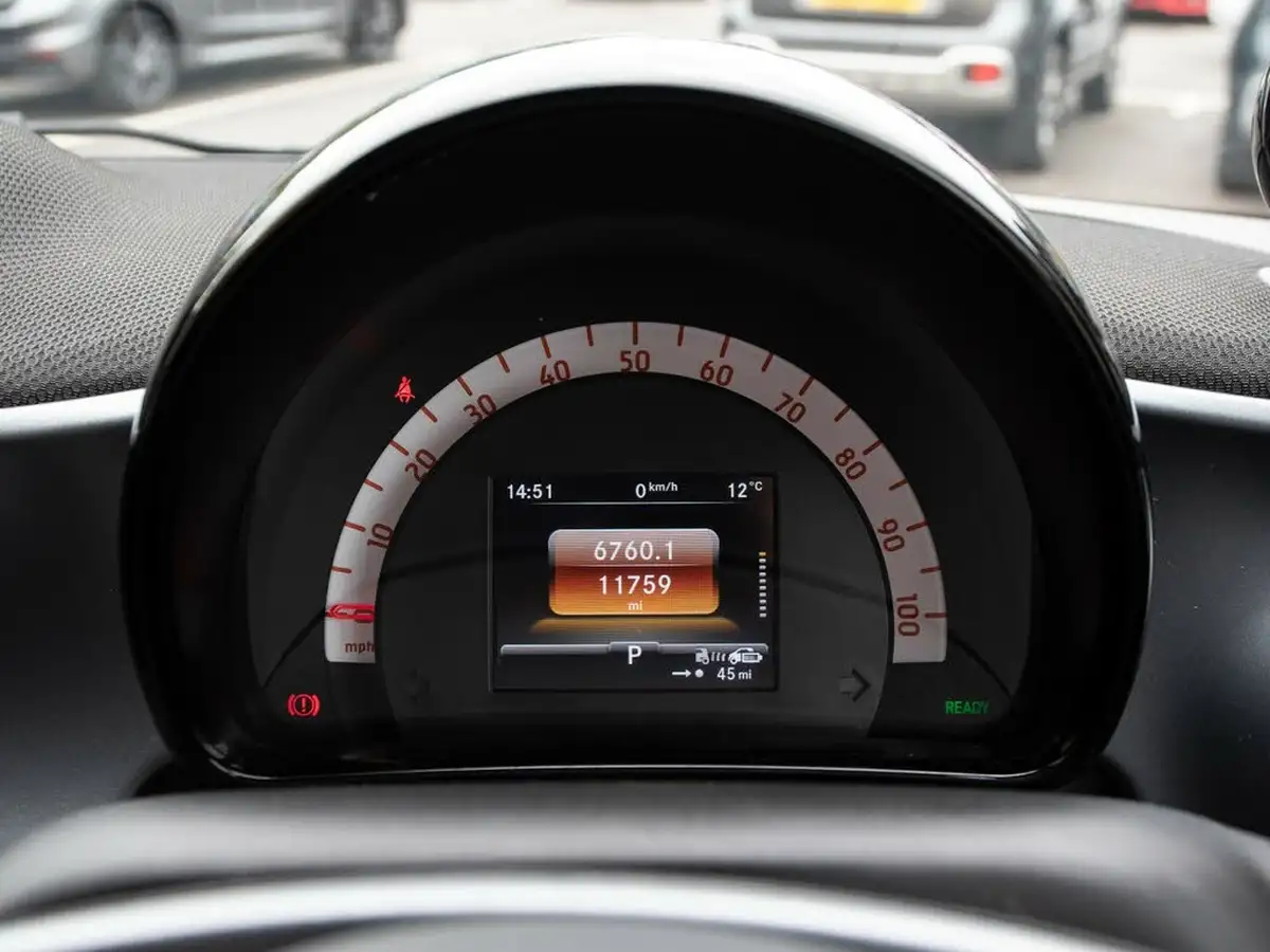 2021-smart-forfour-eq-premium-big-14