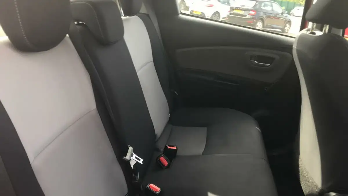 2018-toyota-yaris-15-vvt-i-icon-tech-111bhp-1496cc-big-11
