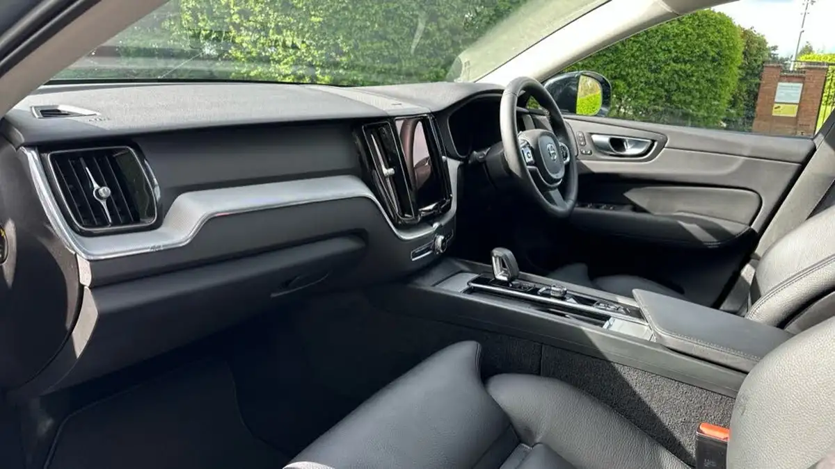 2024-volvo-xc60-20-b5-plus-big-3