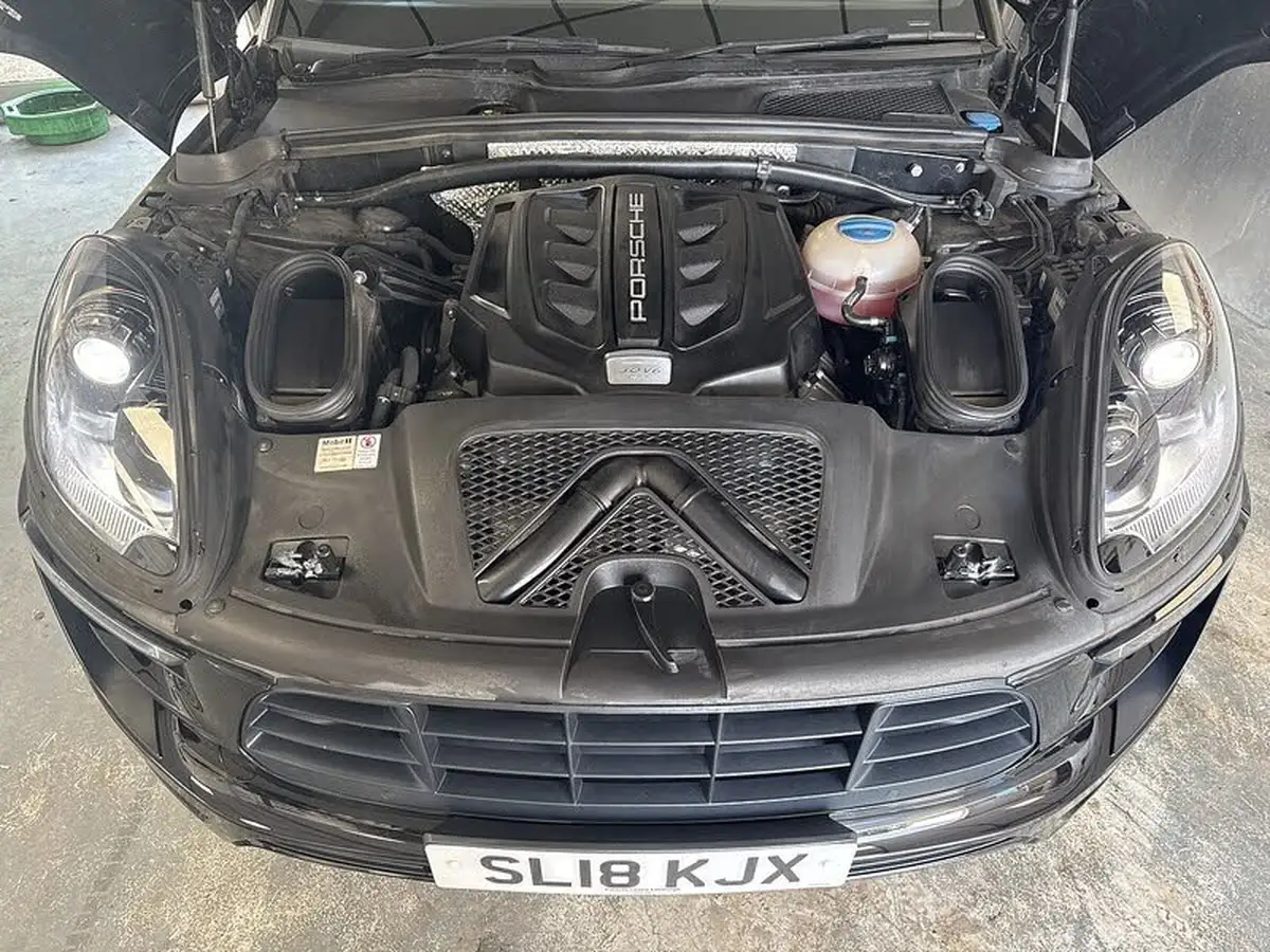 2018-porsche-macan-30-gts-big-11