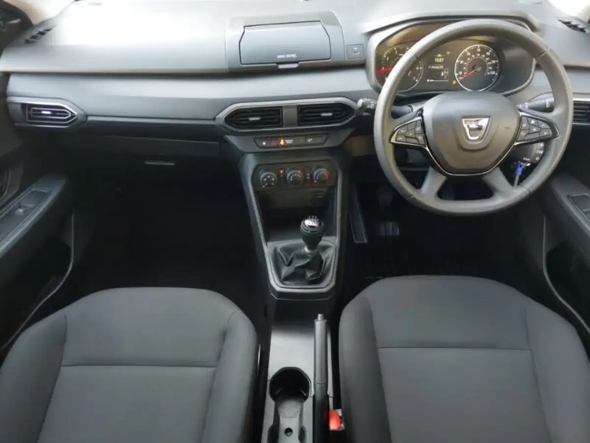 2021-dacia-sandero-10-sce-essential-big-2
